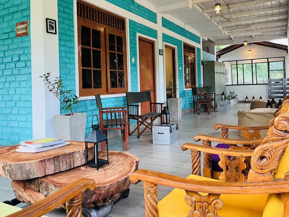 Funky Leopard Safari Lodge Bordering Yala National Park