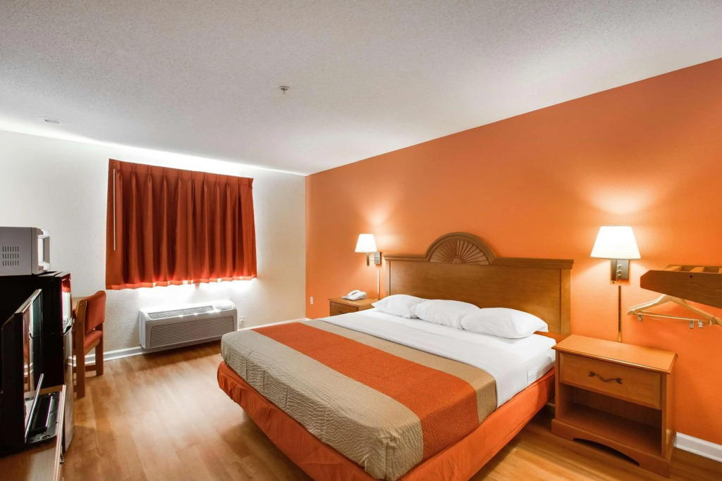 Motel 6-Hinesville, GA