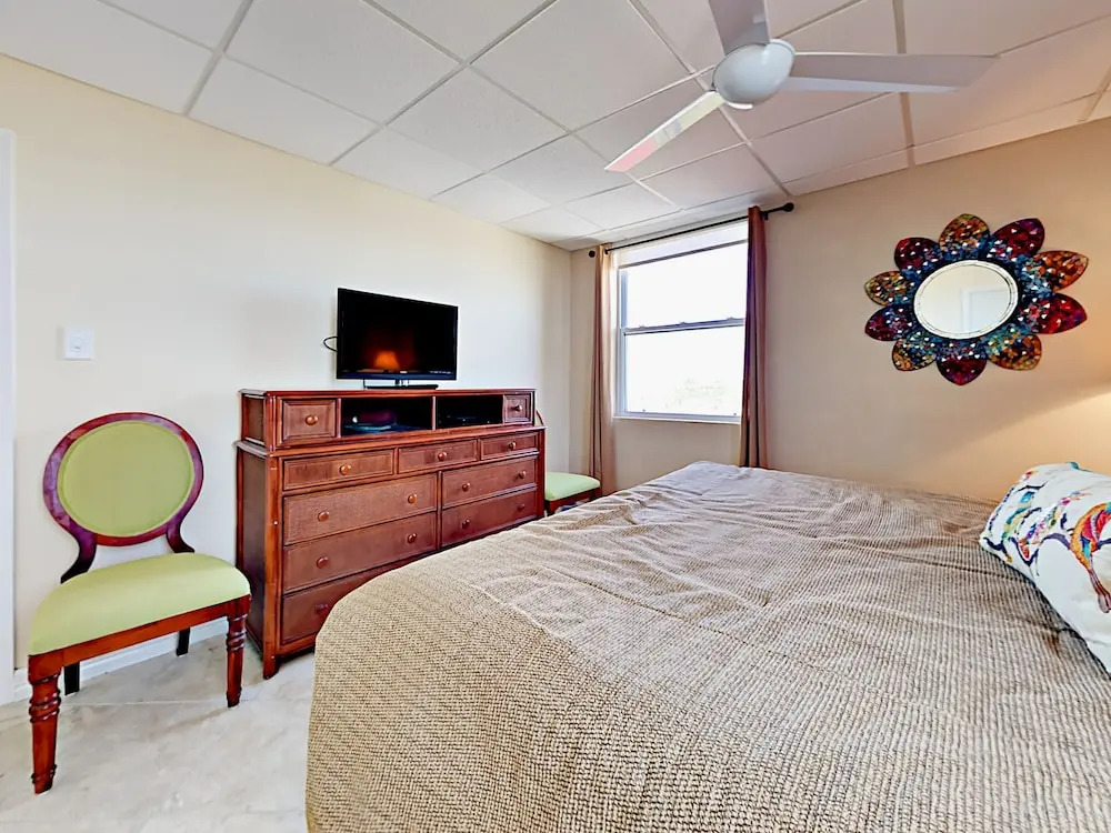 Bayside 2br W/ Pool, Hot Tub & Pier 2 Bedroom Condo