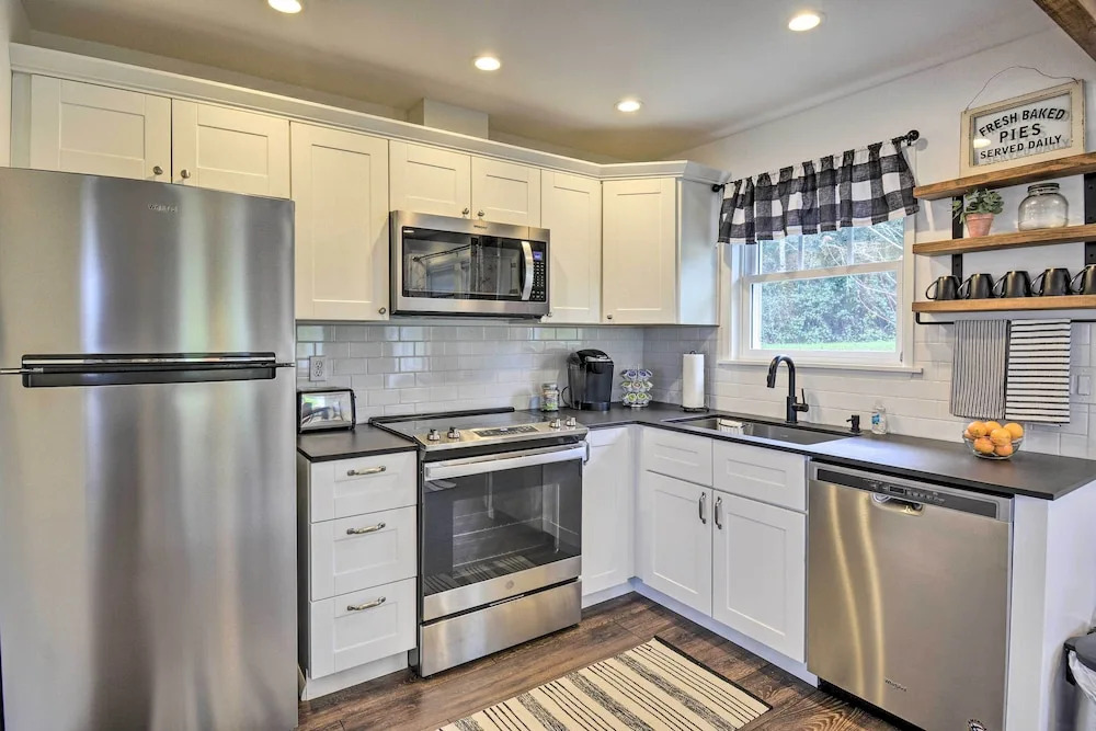 Updated Port Orchard Home, Walk to Waterfront