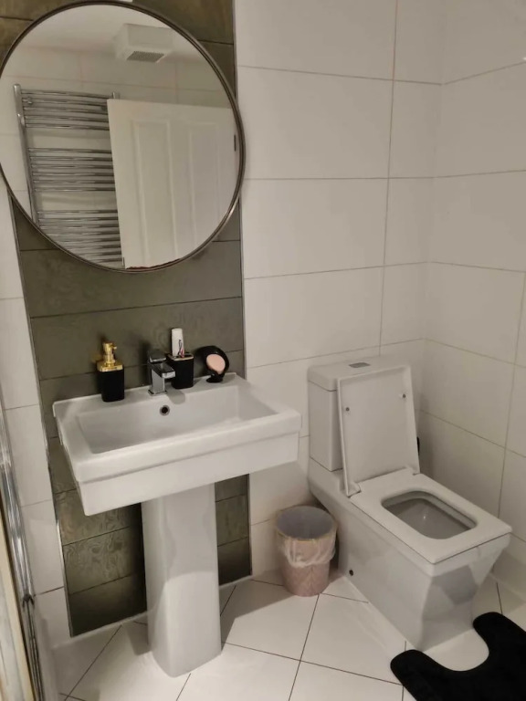 This is a two Bedroom Apartment Right in the Centre of Birmingham new Street