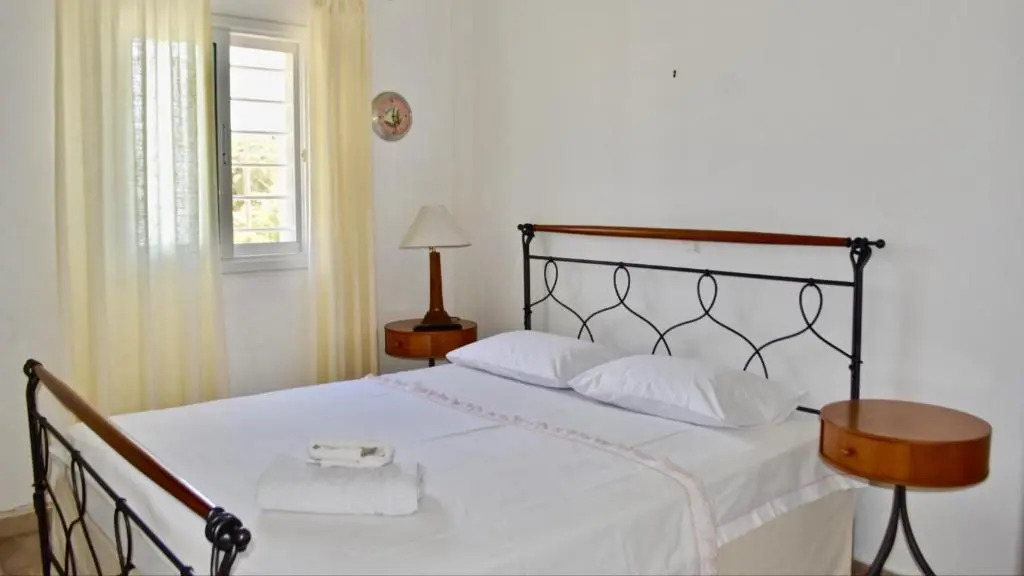 DISTRiCT 01 -Luxurious Villa with private beach