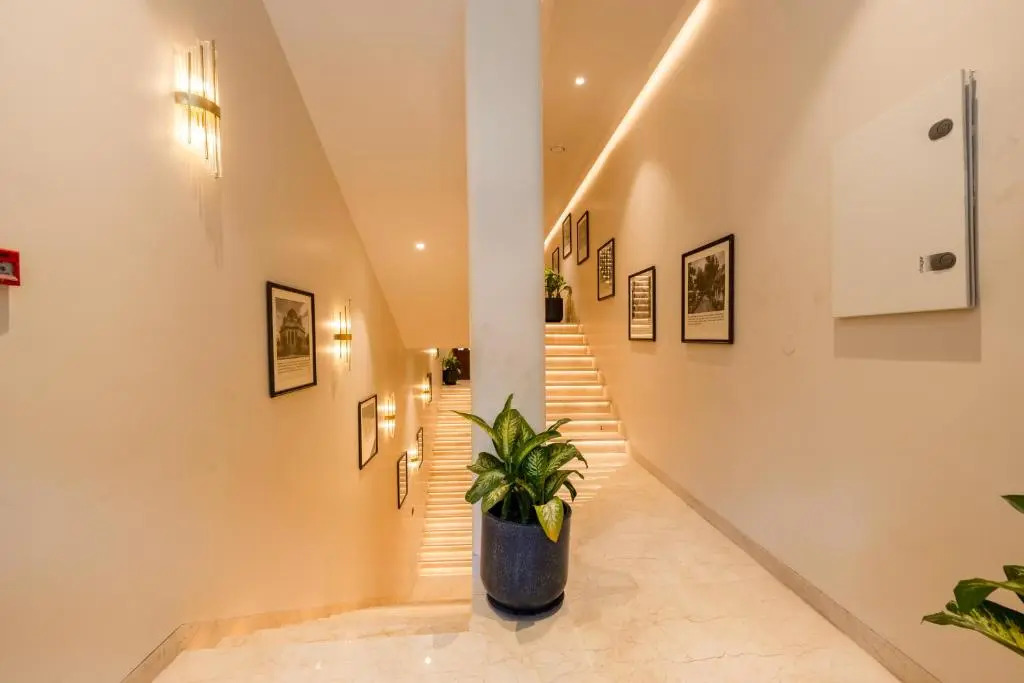 Saltstayz Autograph - Connaught Place