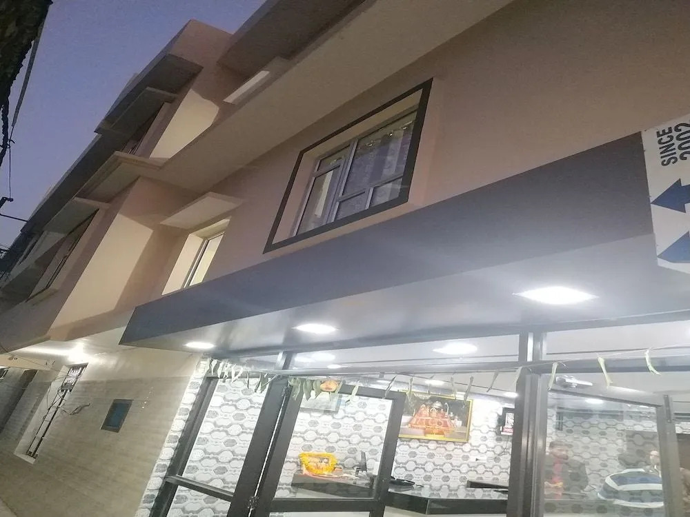 Oyo 27054 New Sundaram