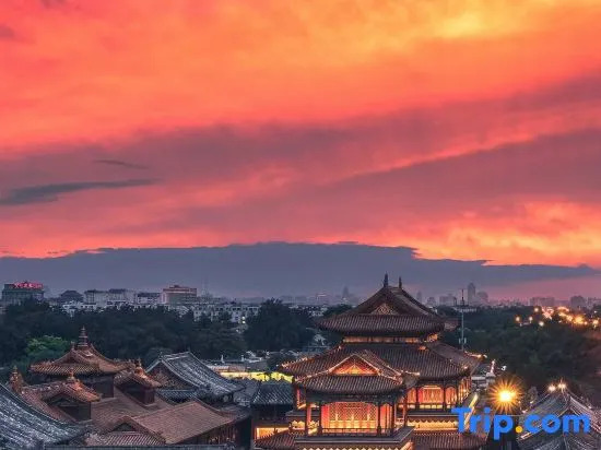 happy dragon Garden Courtyard Forbidden City&Lama Temple One stop on the special line to the airport