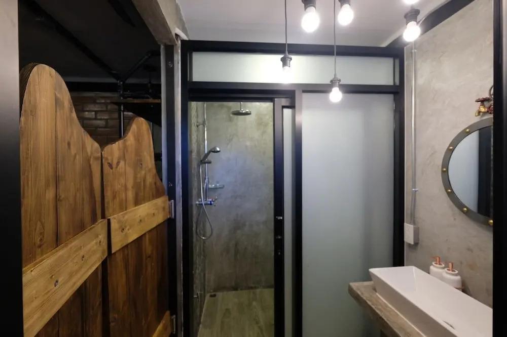 Kondee Cino Cafe and Glamping