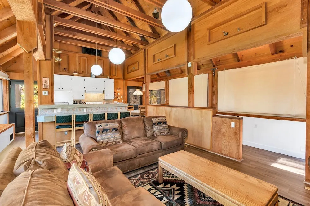 Timber Lodge Yosemite Enveloped In Nature!