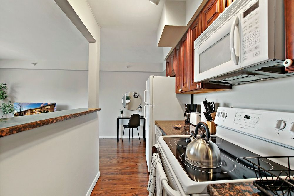 Posh 1BR Apartment in Arlington Heights