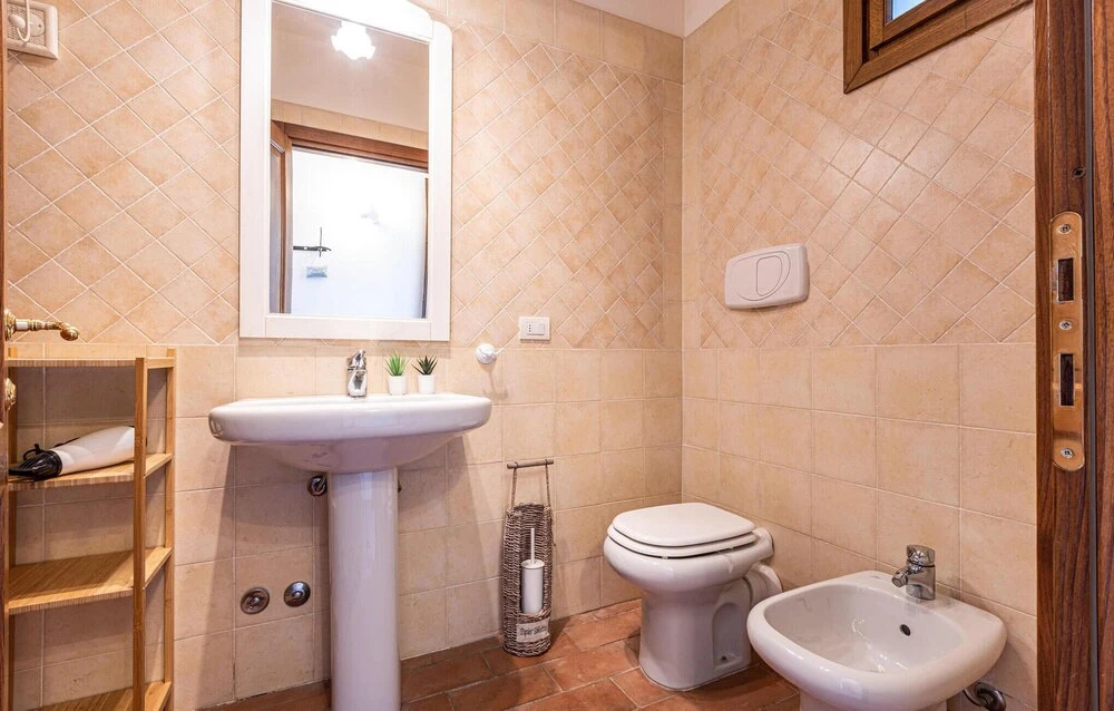 Awesome Apartment in Corsanico-bargecchia With Wifi, 2 Bedrooms and Outdoor Swimming Pool