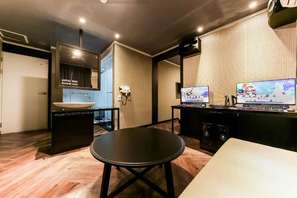 Hotel Box