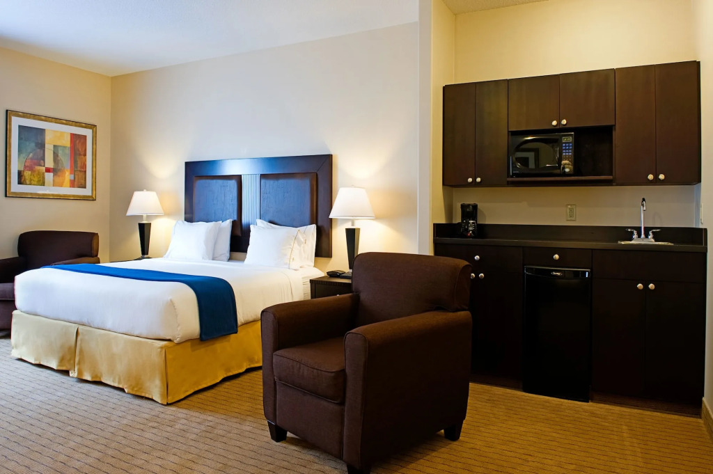 Holiday Inn Express & Suites-Regina-South by IHG