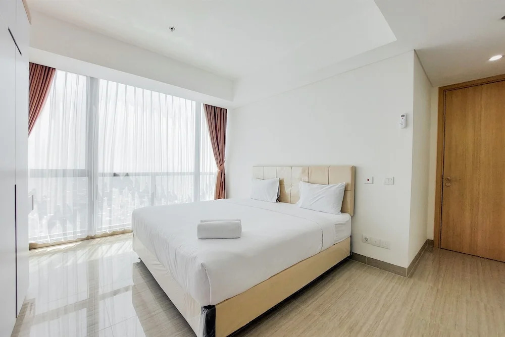 Spacious and Lavish 3BR at Hillcrest House Apartment By Travelio