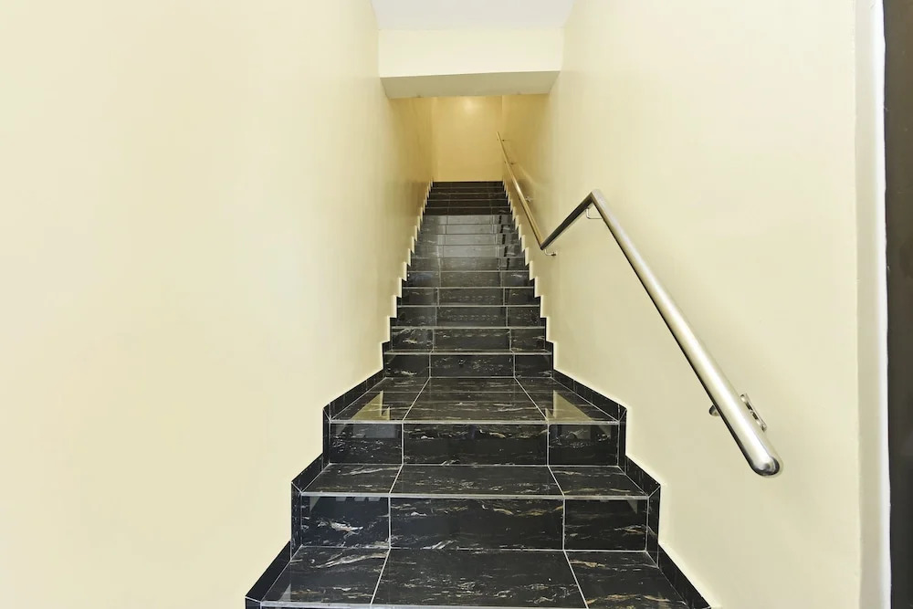 OYO 90445 Th Hotel
