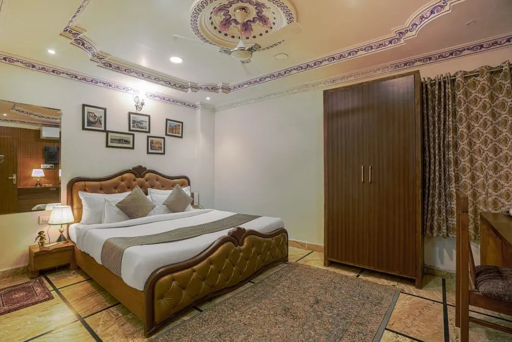 Royal Rafahiya - A Rooftop Lake View Hotel Near Lake Pichola