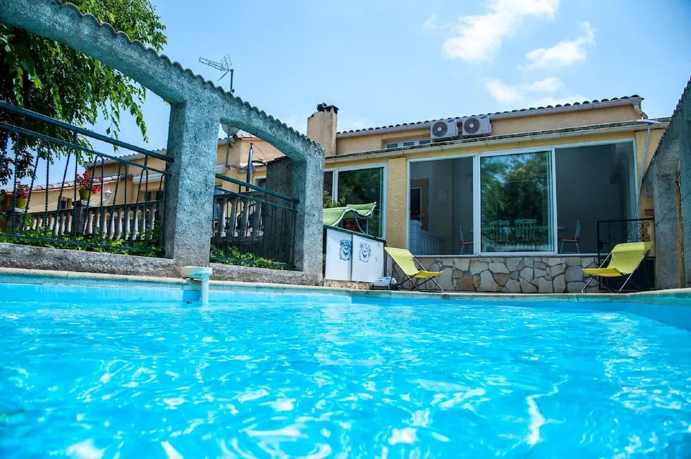 House With 2 Bedrooms in Béziers, With Pool Access, Furnished Garden a