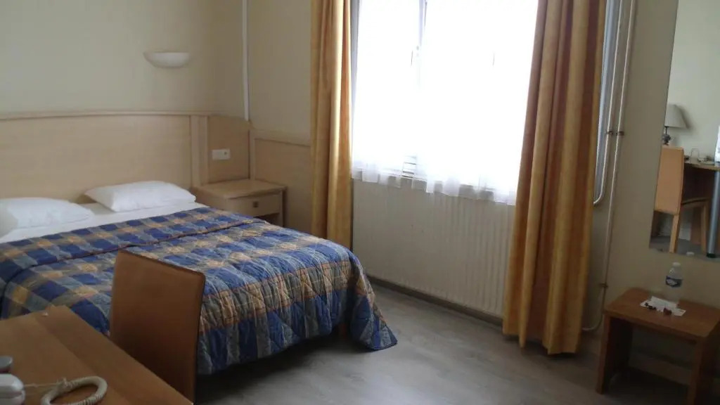 Hotel De La Mer