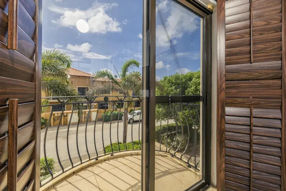 Gold Coast Townhome w Pools GYM 24 7 Security
