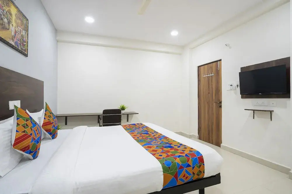 FabHotel Grand Aarvi Prime - Nr Hafeezpet, Madeenaguda