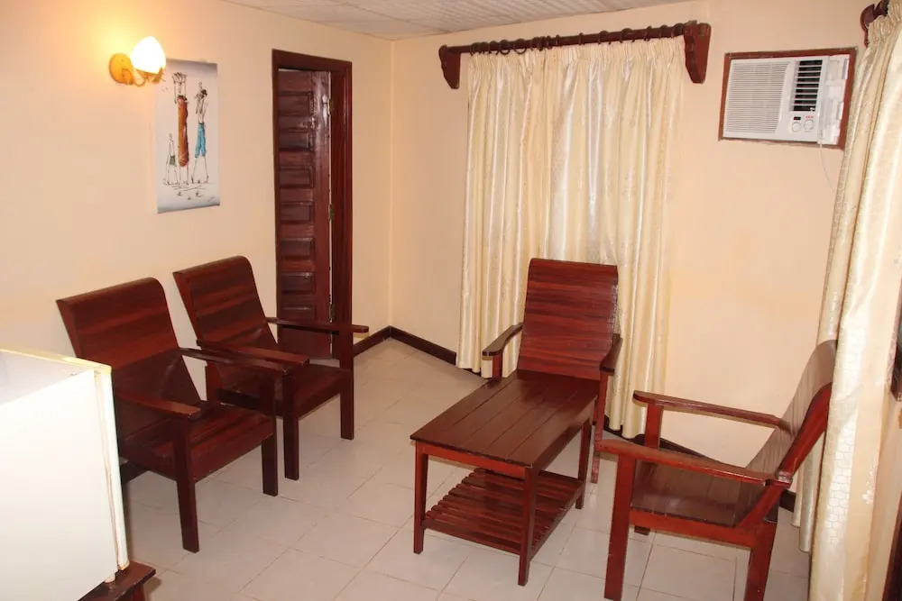 Thamole Lodge