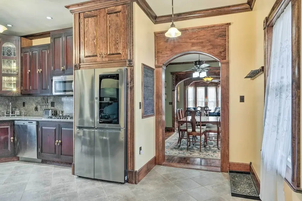 Downtown Lancaster French Victorian Gem!