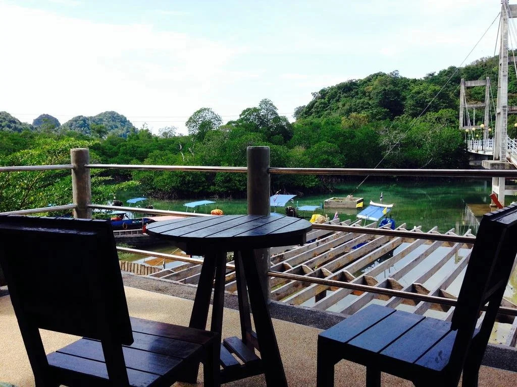 Aroy Kaffeine Guesthouse