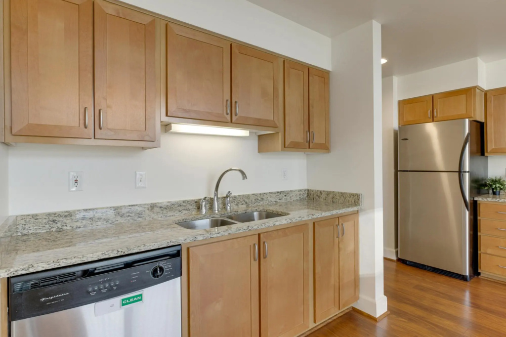 Fully furnished 1BR Apartment - Downtown Location