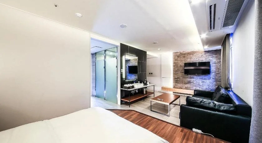 Blvd Hotel
