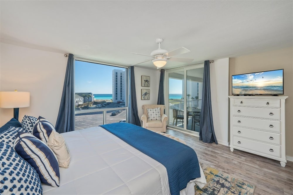 Shoreline Towers 3042 2 Bedroom Condo