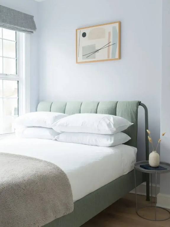 West End Drury Lane Modern 3 Bedroom Apt