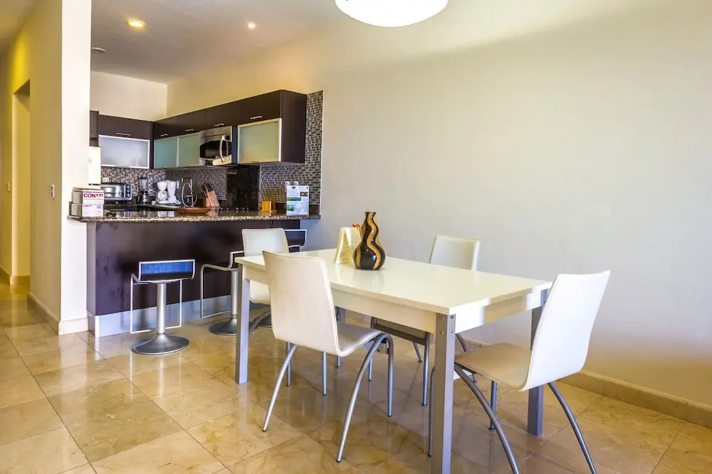 El Faro 303 Reef 1 Bedroom Condo by Redawning