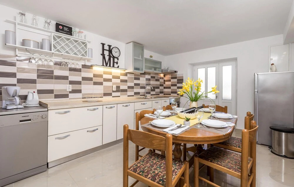 Stunning Home in Rab With Wifi and 3 Bedrooms