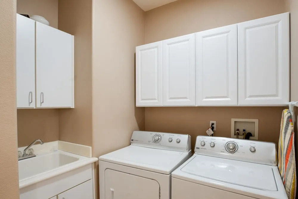 New Listing! Contemporary W/ Pool & Hot Tub 4 Bedroom Home