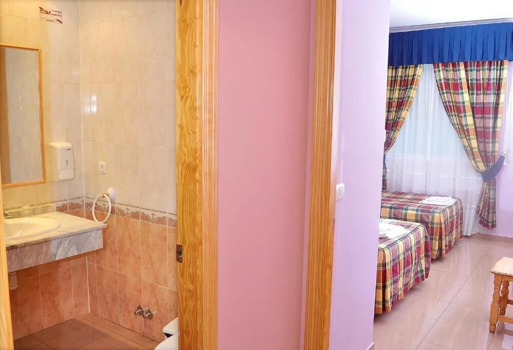 Hostal Valdepeñas by Bossh! Hotels