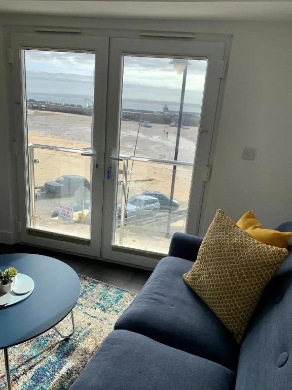 Modern studio apartment with stunning views!