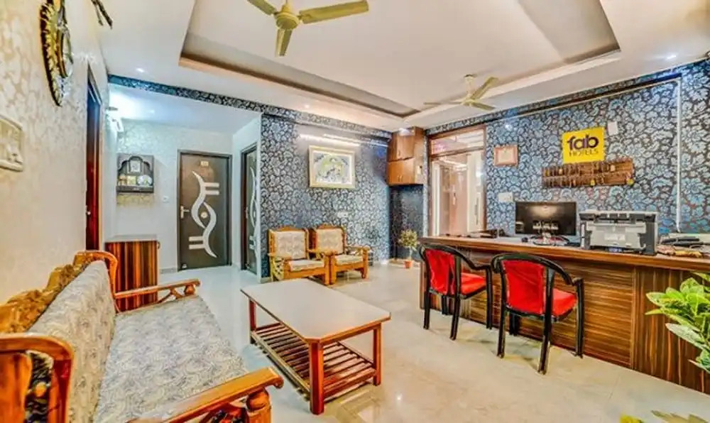 OYO 9596 Hotel Radha Nikunj Residency
