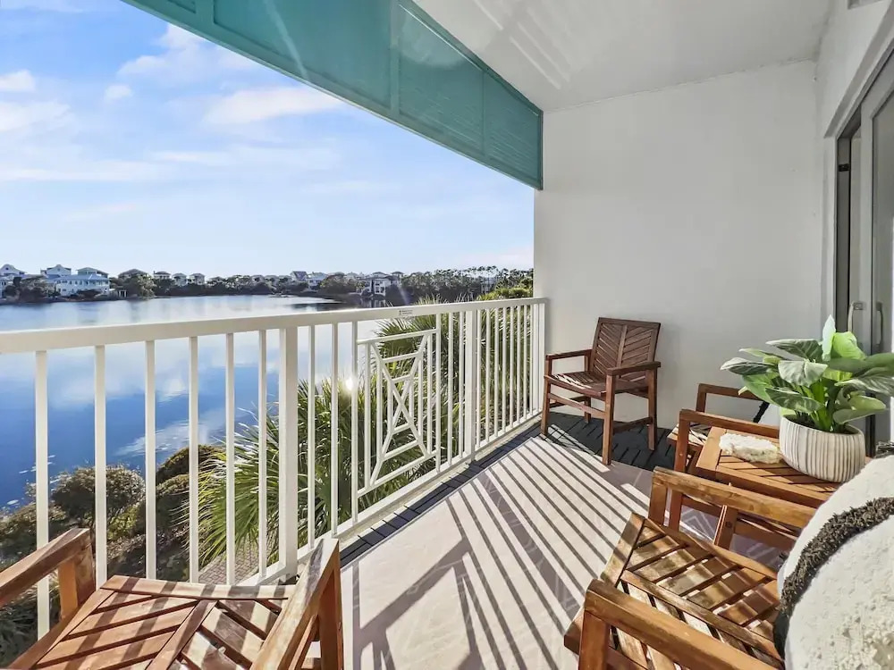 Sea La Vie 1 Bedroom Condo by RedAwning