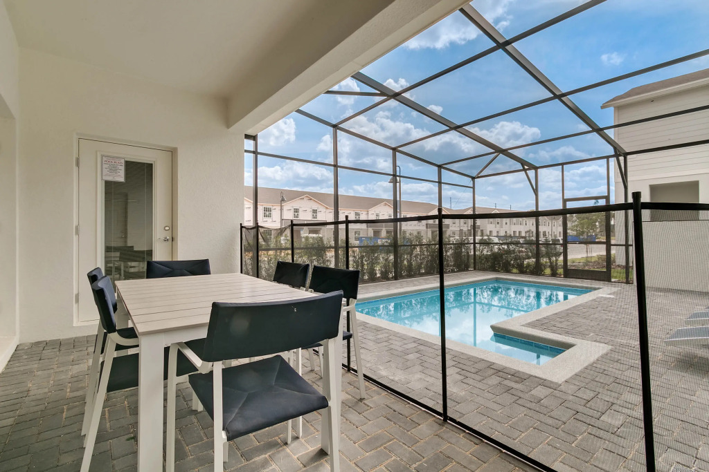 5 Bedrooms4 Bathrooms Windsor Island 1860Sd
