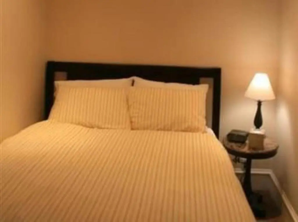The Roscoe Village Guesthouse