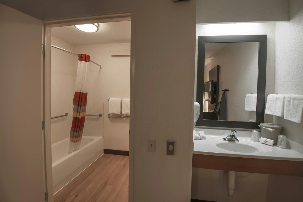 Red Roof Inn PLUS+ Chicago - Willowbrook