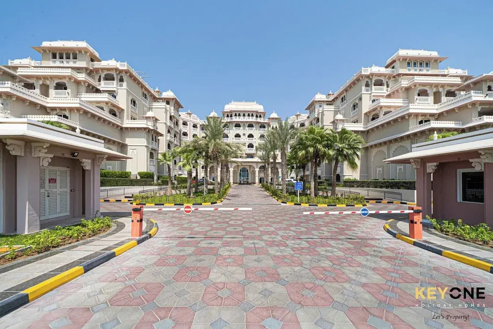 Grandeur 2BR Small Room & Beach Access