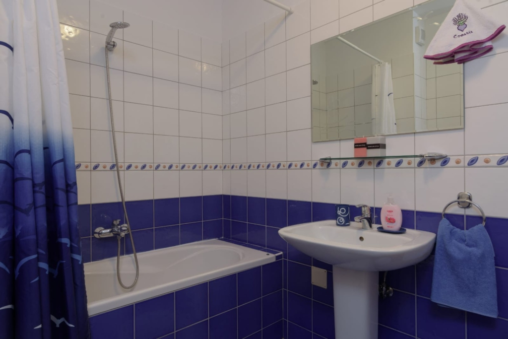 Apartment Pery - 2 bedroom sea view apartment: A1 Trogir, Riviera Trogir