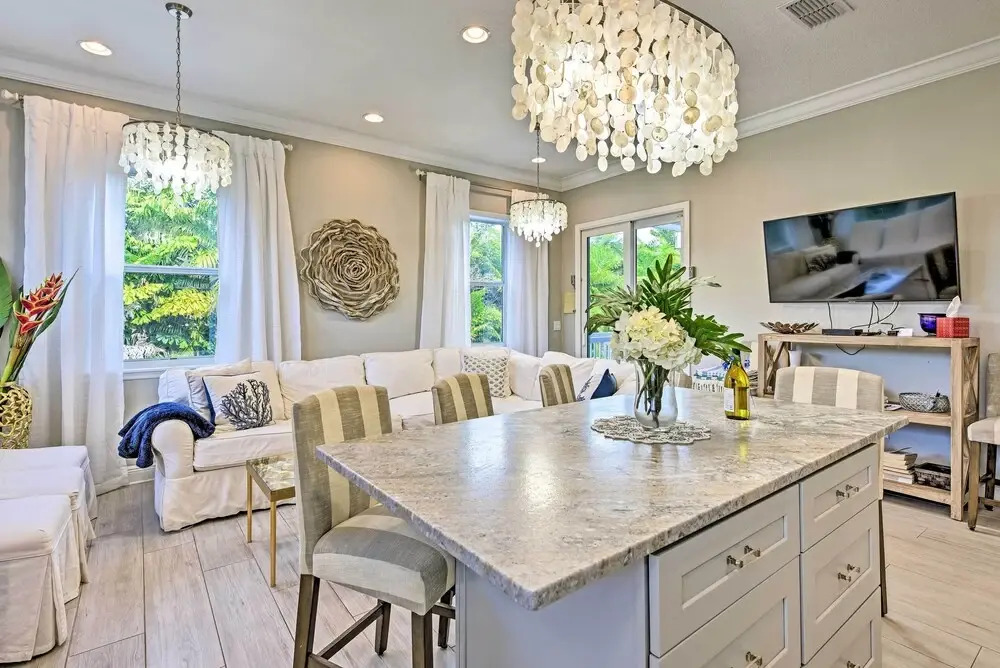 'chic on the Beach' Luxe Anna Maria Island Retreat