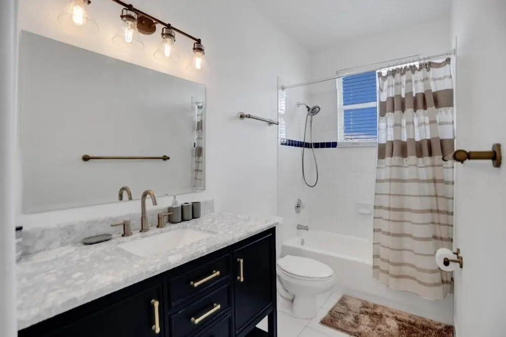 4 Br Designer Home Next To Shul And Community Pool 4 Bedroom Villa
