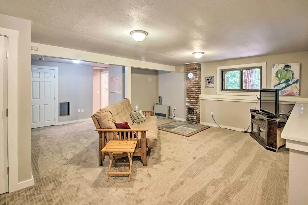Quiet & Cozy White Mtns Getaway: 4 Mi to Cranmore!