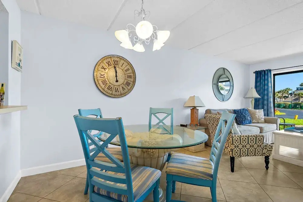 Spacious 2BR Resort Condo Beach, Hot Tubs & Family-friendly Fun