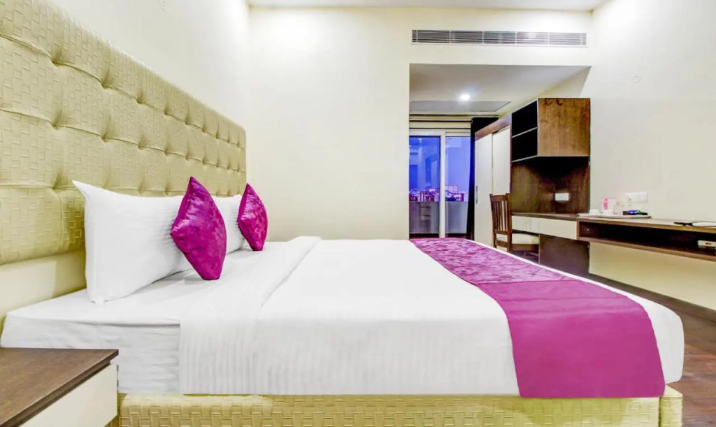 Hotel Mavens Orange Gurgaon