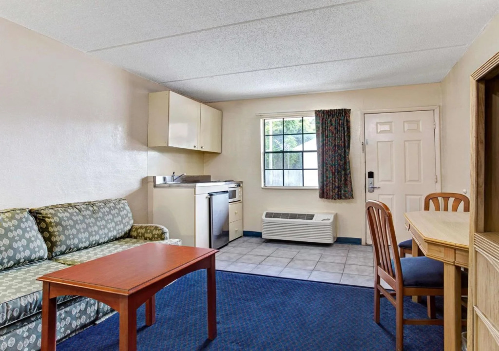 Super 8 Tampa