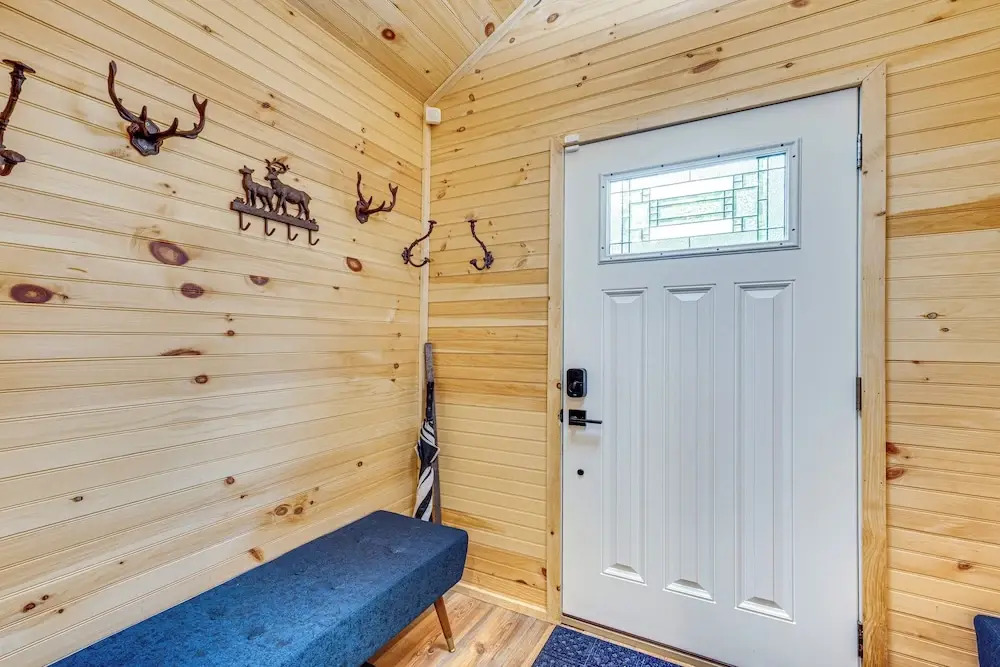 10 Mi to Echo Lake: Wooded Escape w/ Grill!