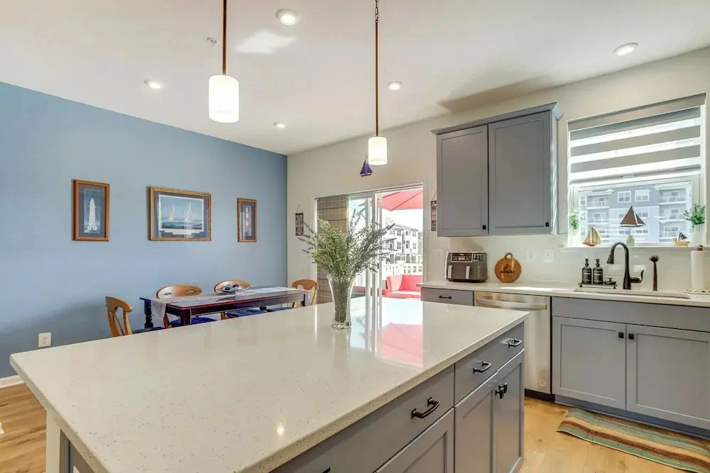 Walk to Dtwn: Waterfront Eastern Shore Townhome