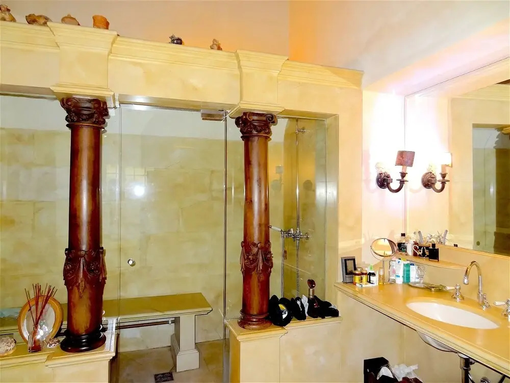 In Rome, Aristocratic, 3 Bedroom in Elegant, Historic Palace 3 Bedrooms 3 Bathrooms Apts
